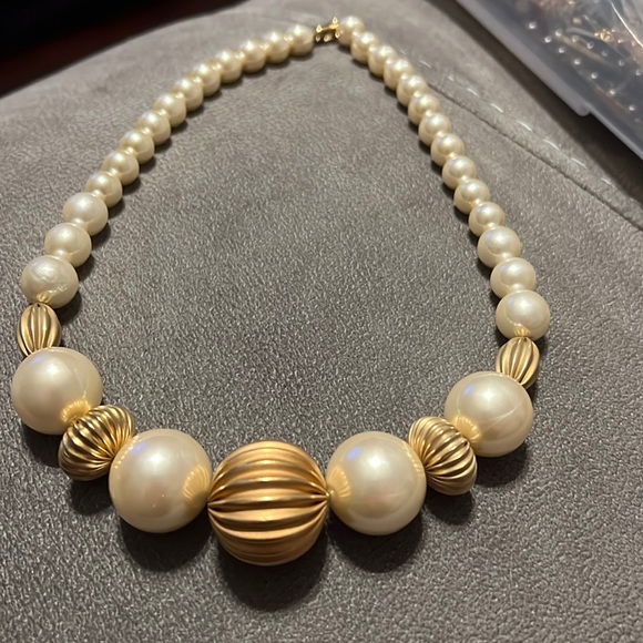 Vintage Off white and gold necklace - Picture 1 of 4